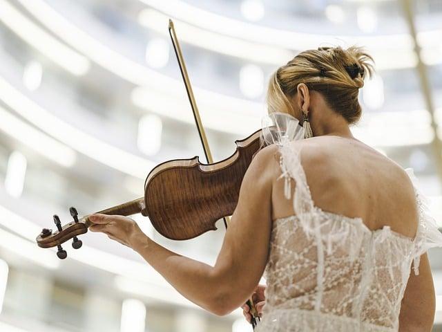 Subtle Signals:⁣ The Psychology Behind Sonic Cues